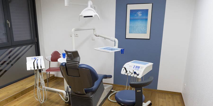 Hochwertige Technik trifft in unserer Zahnarztpraxis auf eine schöne Einrichtung