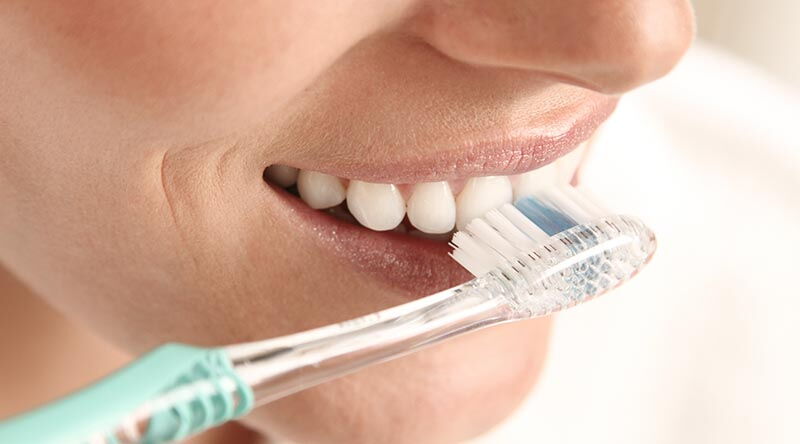 Parodontitis ist eine chronische Entzündung des Zahnhalteapparates